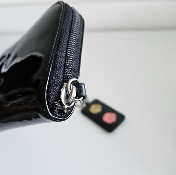 Rare Chanel Black Patent Camellia Floral Zippy Wallet &Key Chain Pouch Charm Set - Picture 9 of 14